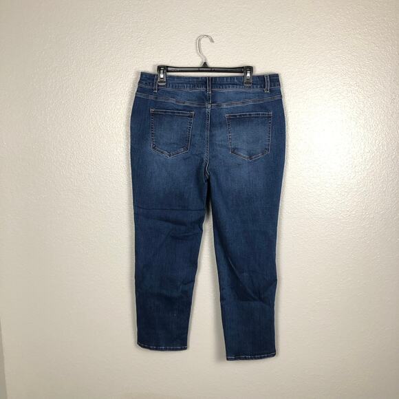 Time & Tru Size 16 Petite Straight Leg Mid Wash Blue Jeans Pockets Casual Work - Picture 3 of 5